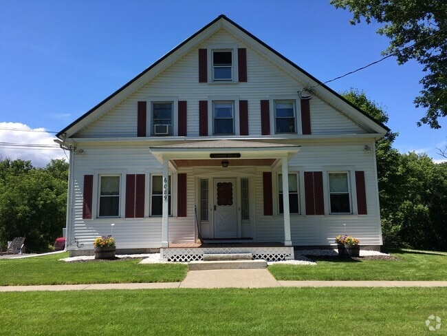Building Photo - 6089 Memorial Dr Unit Efficiency #5 Rental