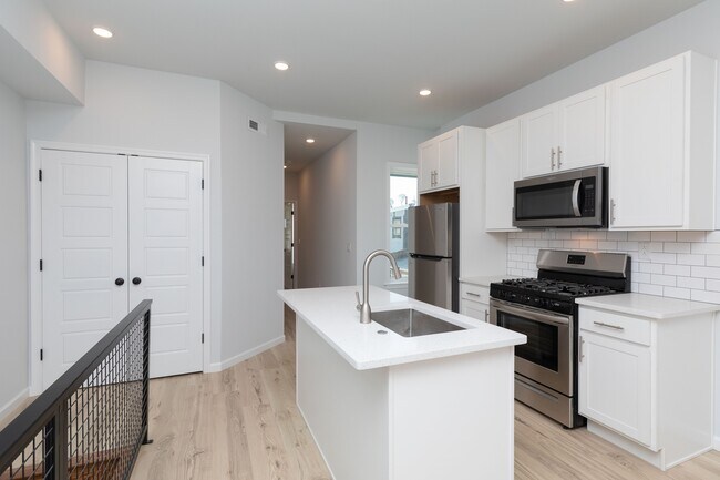 Photo - 2911 W Clearfield St Unidad B