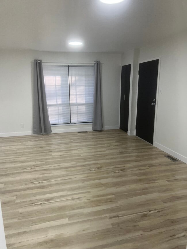 Photo - 1107 Appleseed Ln Unit B