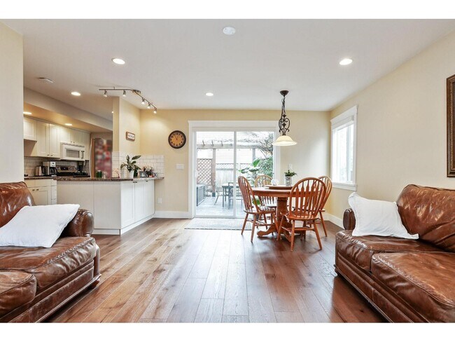 Photo - 12559-12524 24 Ave