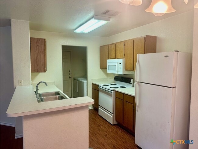 Photo - 128 Cedargrove