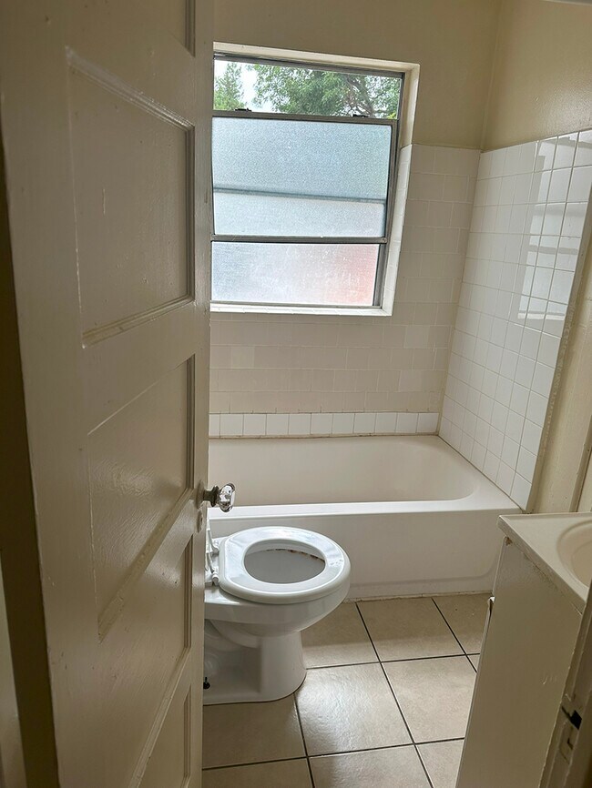 Photo - 1002 Virginia Pl