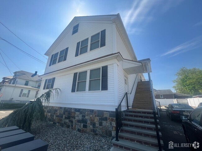 Building Photo - 16 E Kupsch St Rental