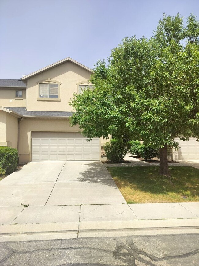 Photo - Modern 3 Bed 2.5 Bath Lehi Townhome Near Thanksgiving Point | 2-Car Garage