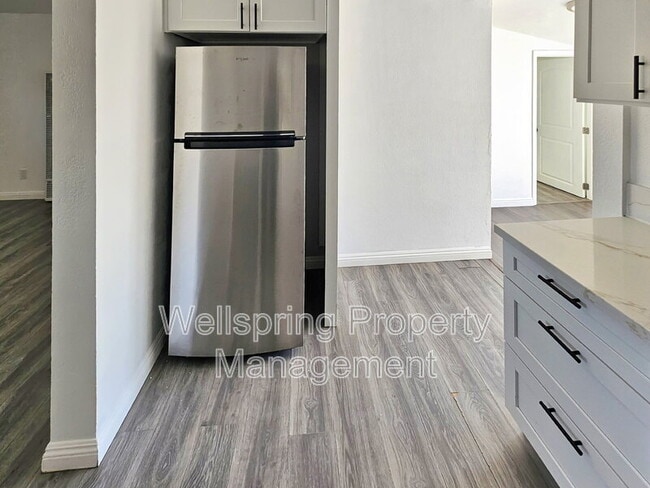 Photo - 327 W Haloid Ave