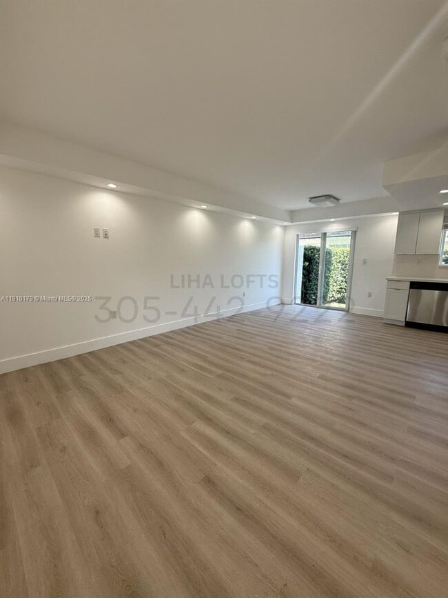 Building Photo - 1328 NW 4th St Unit 2