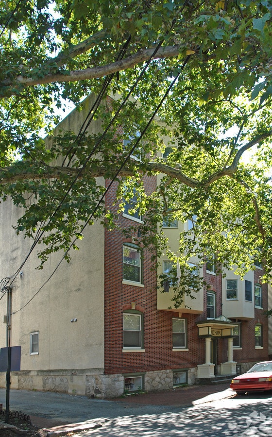 Photo - 701 W 10th St