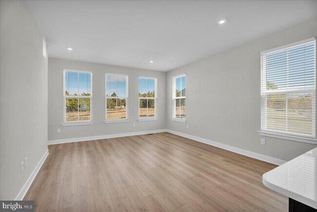 Photo - 76 SAND HILLS Dr