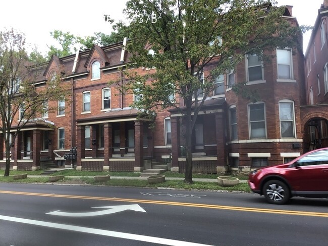 Building Photo - 1437 Neil Ave Unit 1437B Rental