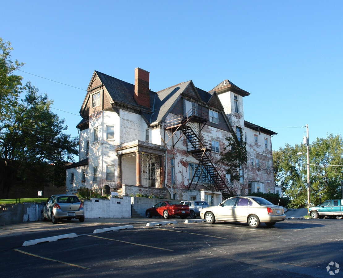 The White House Apartments - The White House Apartments