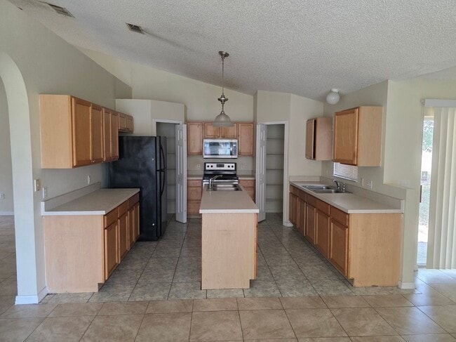 Photo - 15 Catalina Ct