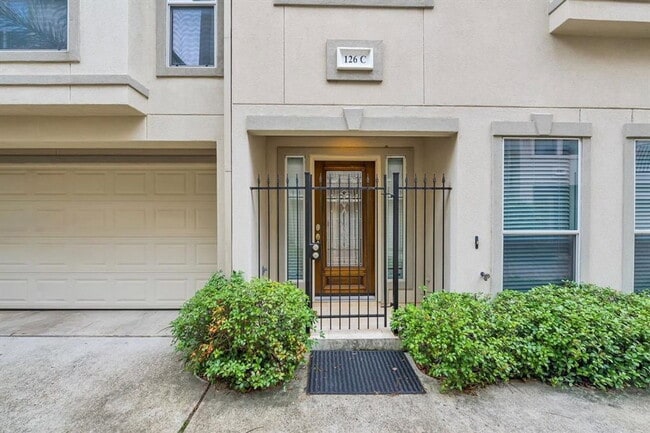 126 Detering St