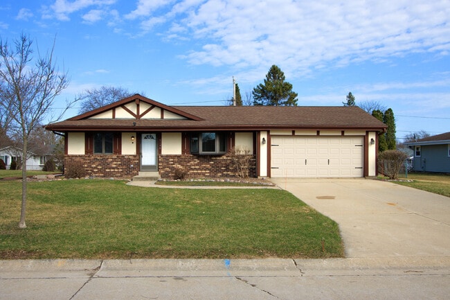 Building Photo - 7146 S 38th St