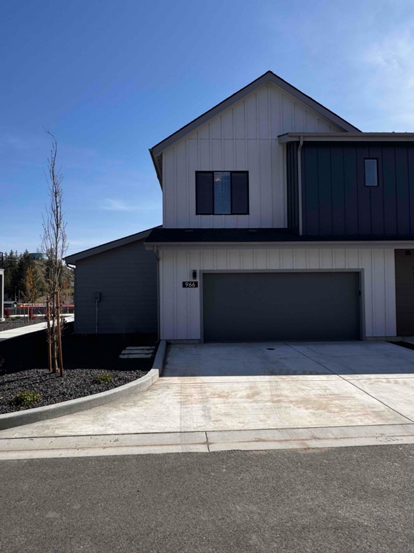 Photo - 966 E RR Ave