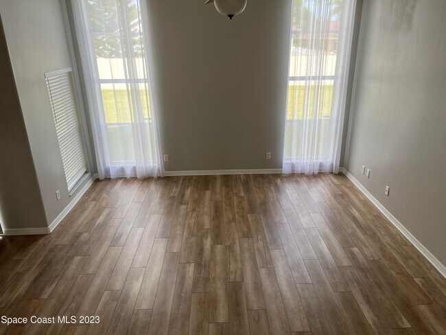 Photo - 1212 Foxridge Pl