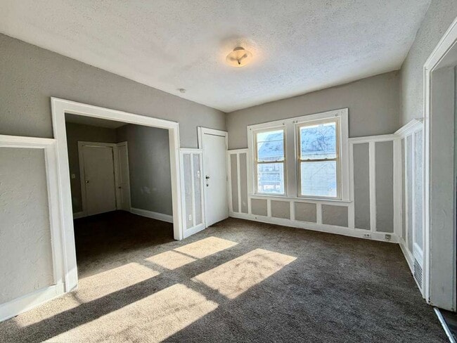 Photo - 618 E 97th St Unit Upper