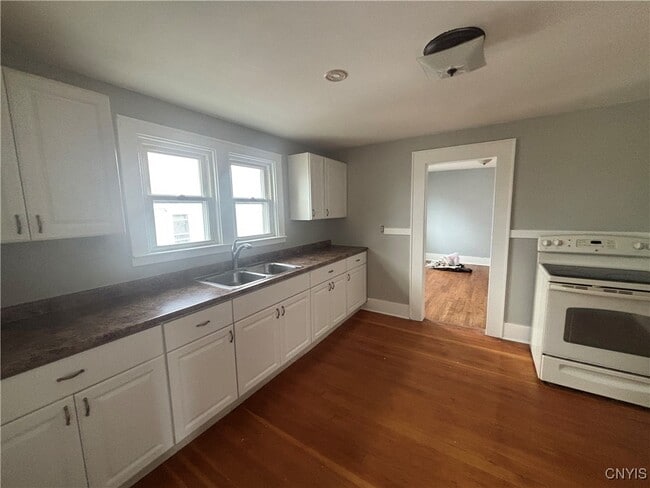 Photo - 200 Center St