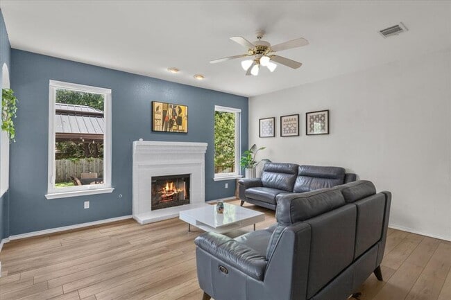 Photo - 706 Hilltop Dr