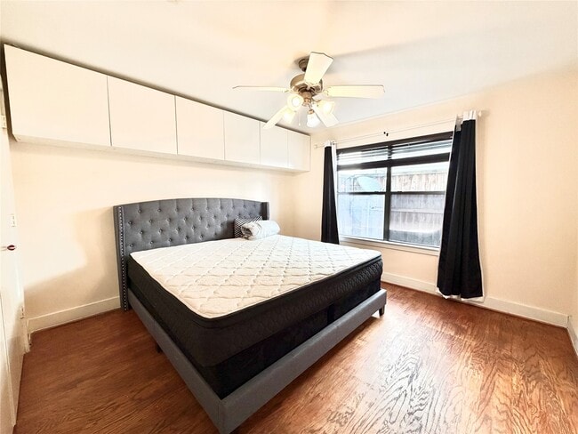 Photo - 8638 Meadowcroft Dr