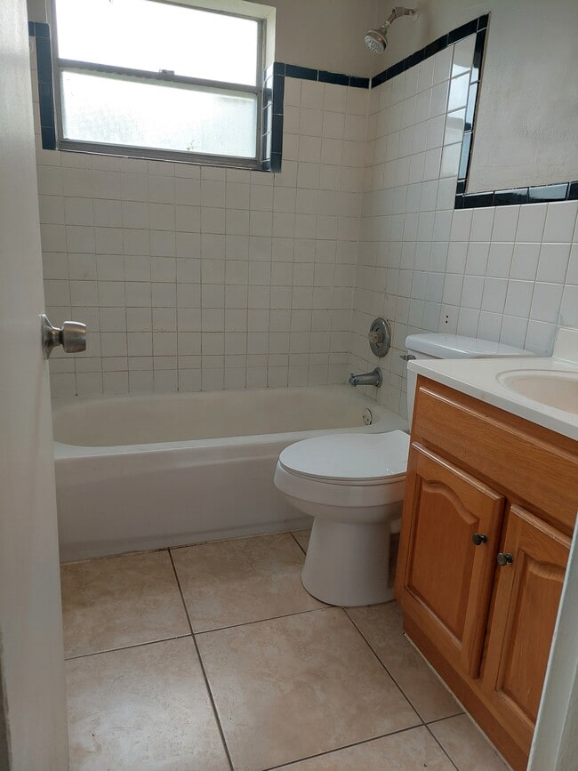 Bathroom - 653 Bonnie Ln