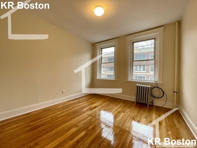 8 Vinal St