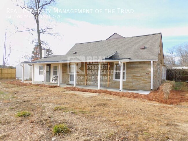 Great location for 2bd/2ba with extra Room... - Great location for 2bd/2ba with extra Room... House