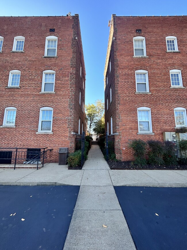 Historic 1 Bed, 1 Bath - Historic 1 Bed, 1 Bath Apartment