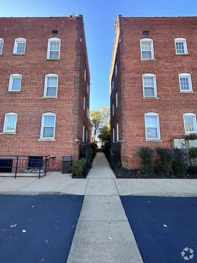 Building Photo - Historic 1 Bed, 1 Bath Rental