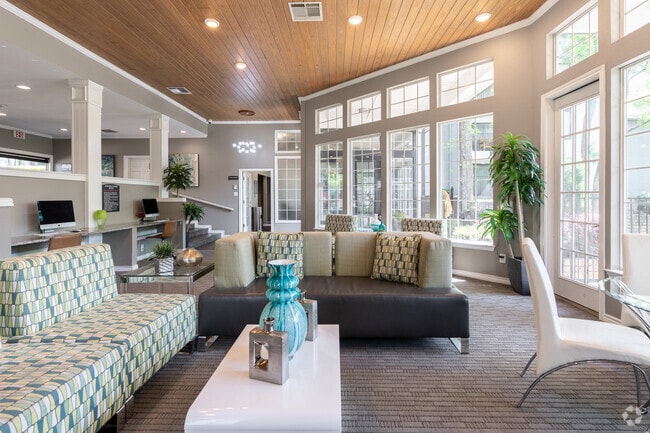 Clubhouse with Wifi