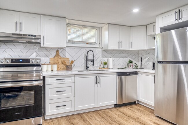 Photo - 23 Augusta Ave Unité 2