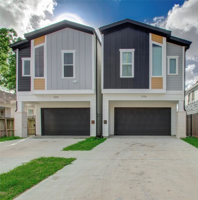 Building Photo - 3206 Live Oak St Rental
