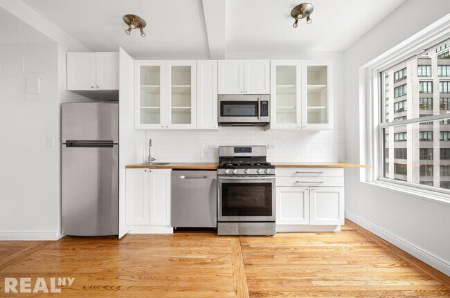433 W 34th St. Unit 9N
