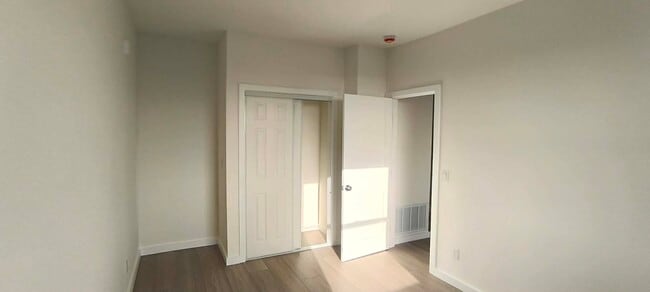 Photo - La Playa Apartments