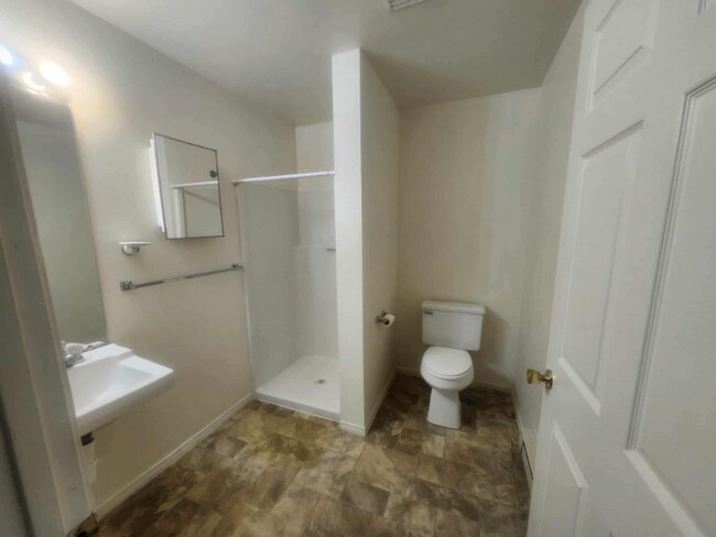 Photo - 950 Sparks St N Apartamento Unidad 1