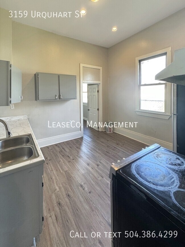 Photo - 3159 Urquhart St