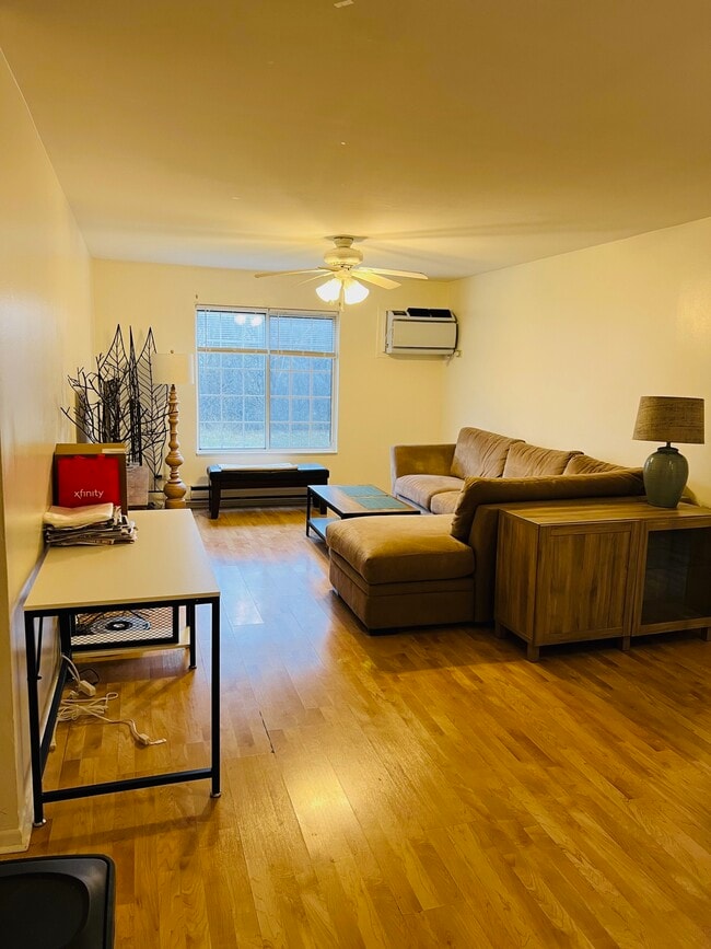 Sala de estar - 653 Swan Dr Unidad 1B