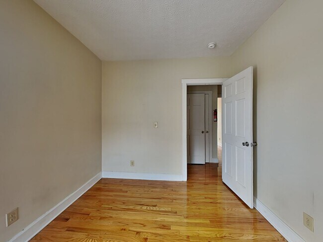 Photo - 1393 Indianola Ave