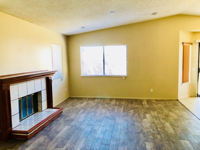 Photo - 37007 Pond Ave