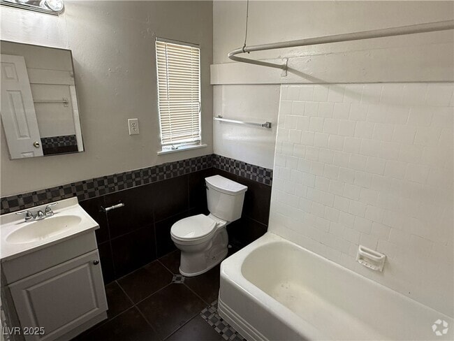 Building Photo - 304 N 14th St Unit C Rental