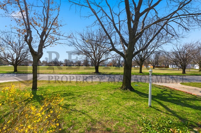 Photo - 8300 W 9th St N