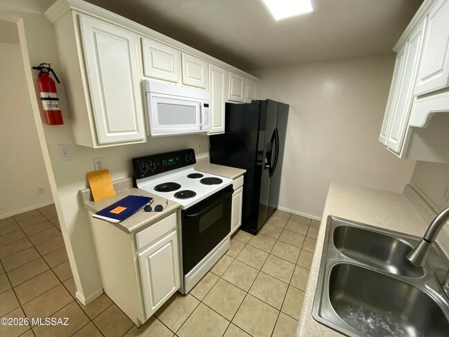 1415 E Elm St