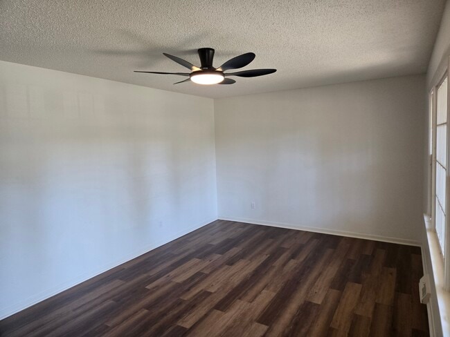 Photo - 7922 W 92nd St