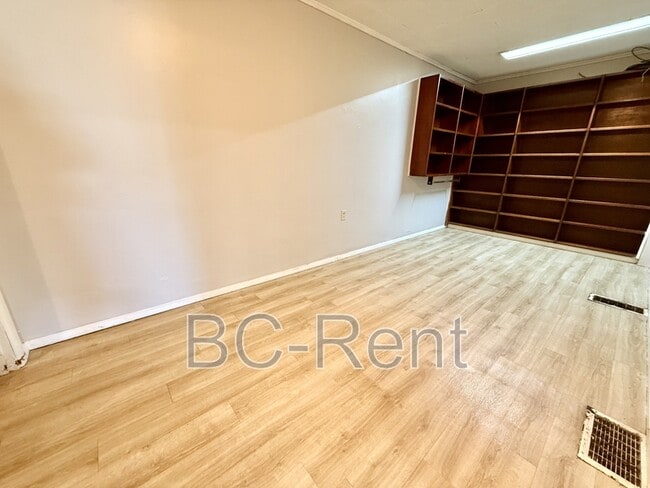 Photo - 635 3rd Ave