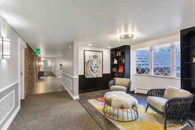 Pasillo del ascensor - The Brit