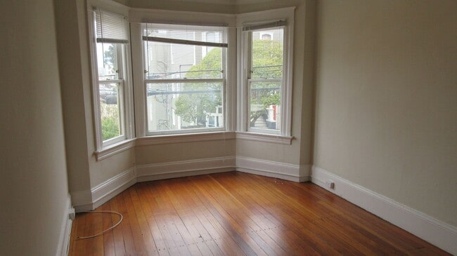 Photo - 1 bedroom w/ Washer and Dryer**Excellent City View! Open Sat/Sun, 3-4.