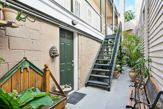 Building Photo - (OTR)4125Magaz Unit 2 Rental