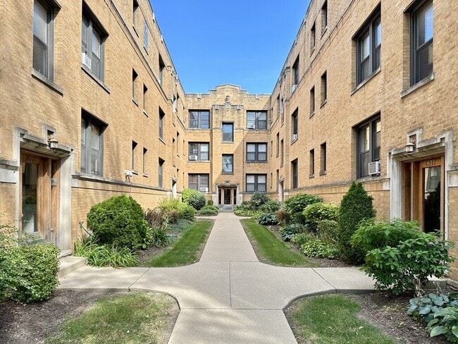 Building Photo - 2649 N Spaulding Ave Rental