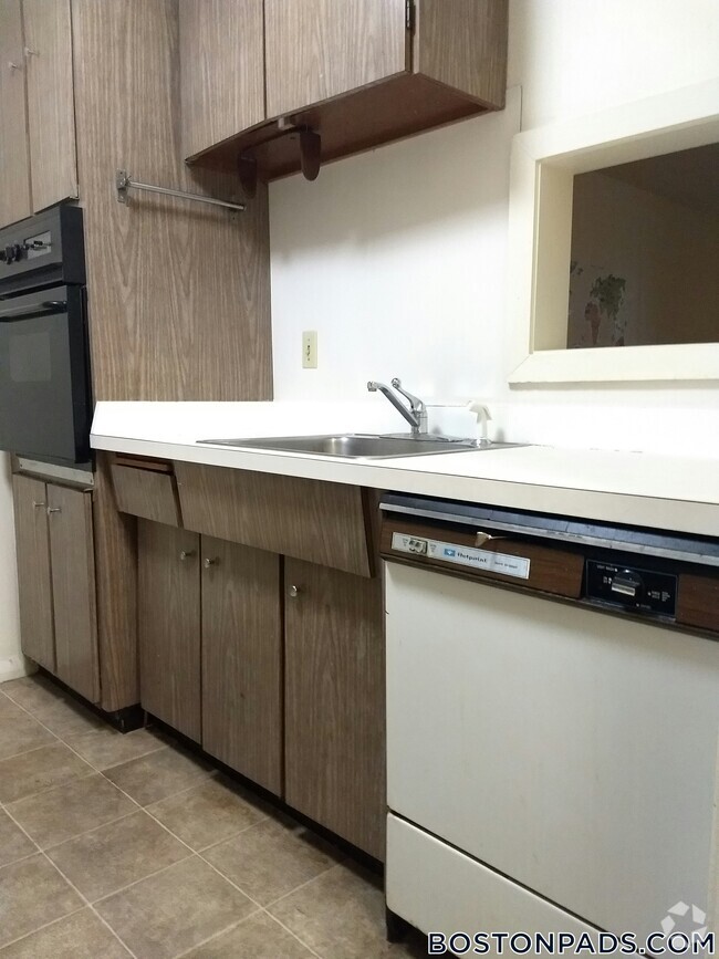 Building Photo - 1455 Commonwealth Ave Rental