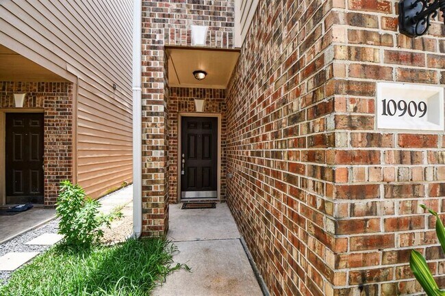 10909 Panther Ct