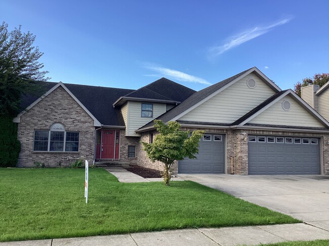 Building Photo - 2006 Oak Forest Dr